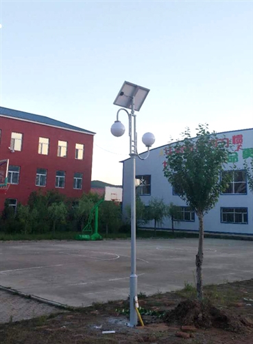 内蒙古扎兰屯市4米太阳能庭院灯